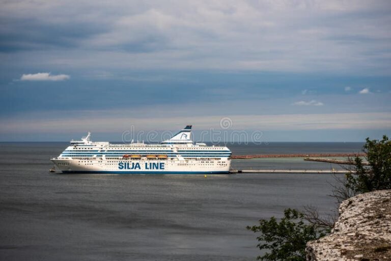 kaunis maisema silja linen laivasta merella