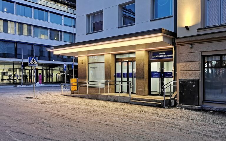 kuva oulun poliisiasemasta tai liikennevalvonnasta